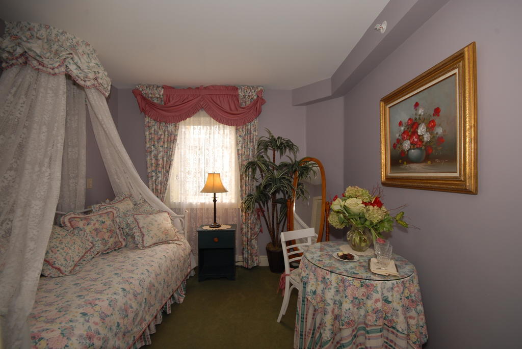 Humboldt House Bed & Breakfast Вікторія Екстер'єр фото