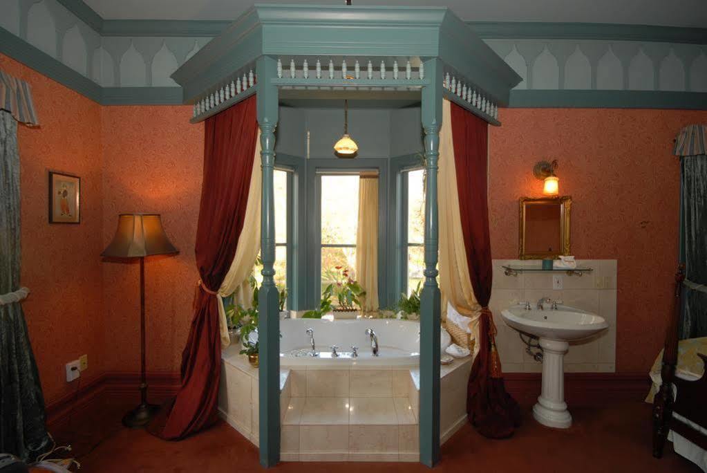 Humboldt House Bed & Breakfast Вікторія Екстер'єр фото