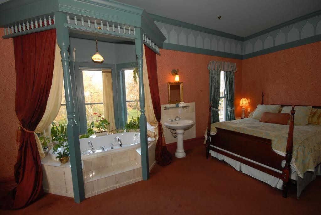 Humboldt House Bed & Breakfast Вікторія Екстер'єр фото
