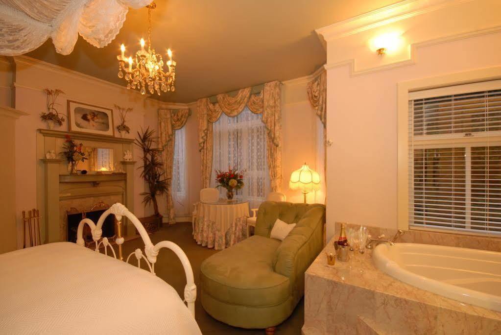 Humboldt House Bed & Breakfast Вікторія Екстер'єр фото