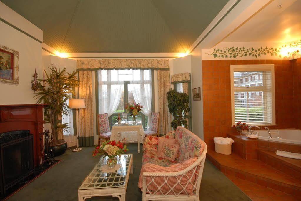Humboldt House Bed & Breakfast Вікторія Екстер'єр фото